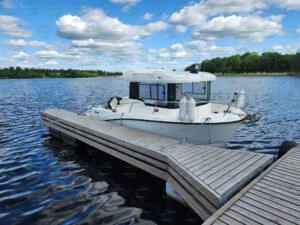 плавающий лодочный причал